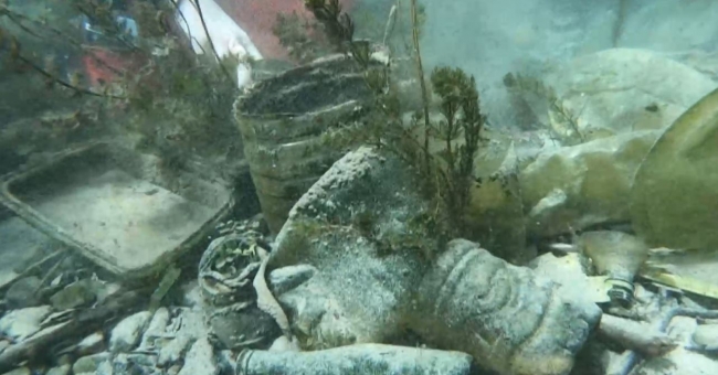 Göletten bir kamyon çöp çıktı